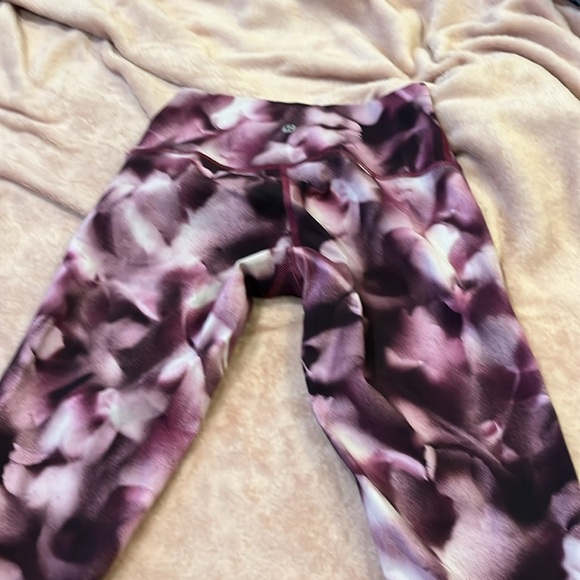 Lululemon cropped legging - Picture 2 of 3